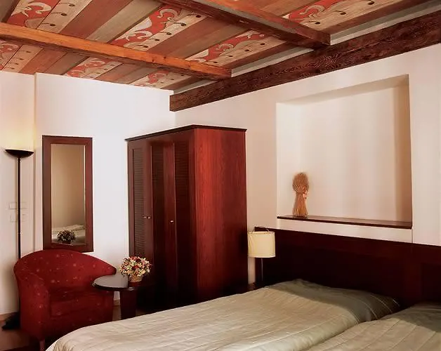 Cerna Liska Hotel