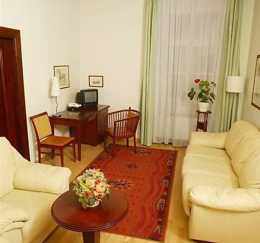 Cerna Liska 4*